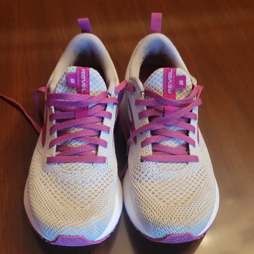 Brooks Revel 5, size 5.5, gray/white/baton rouge(berry)